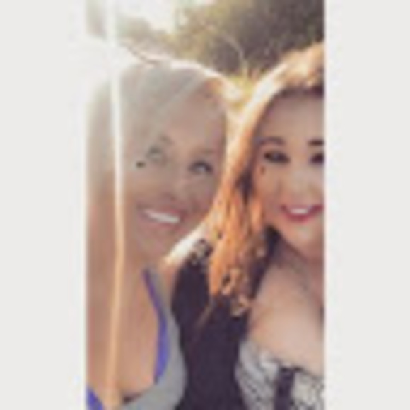 Meet your Posher, Sarah - Picture 1 of 1